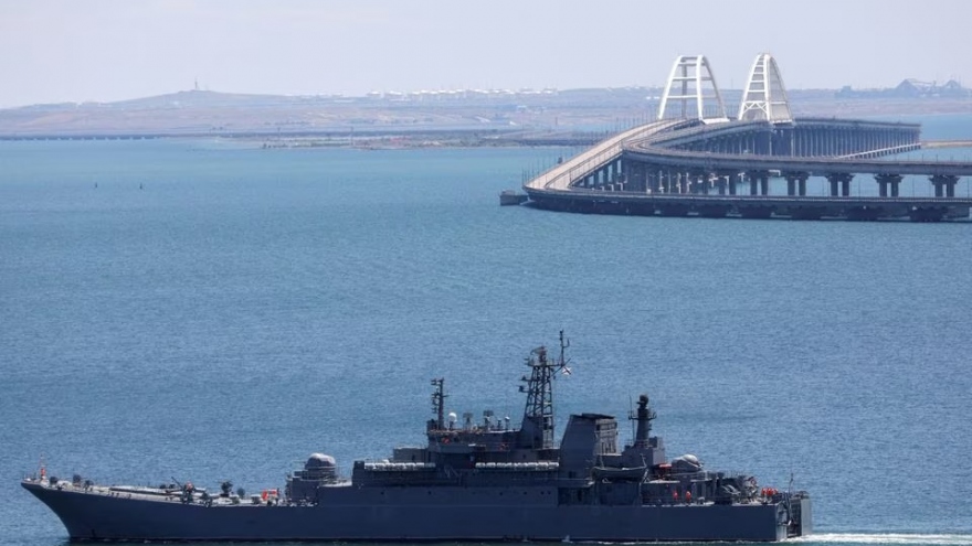 Kho đạn ở Crimea nổ tung, chính quyền sơ tán dân và đóng cửa cầu Kerch